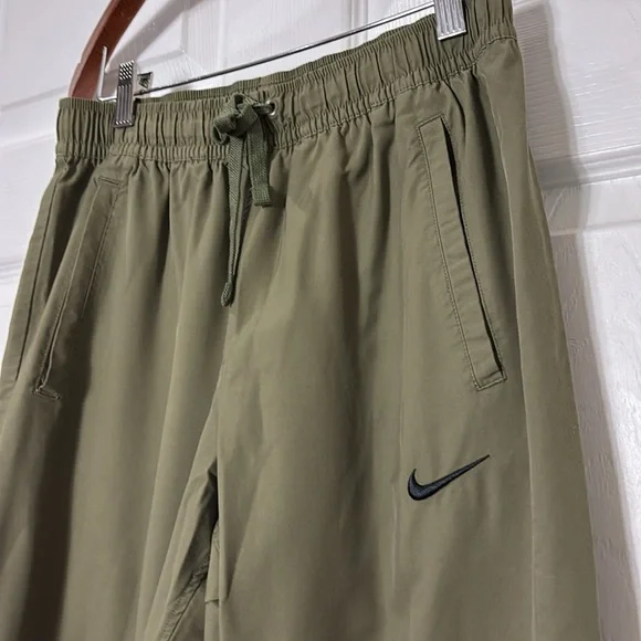 Nike Men's Swoosh Cuffed Joggers Olive green size Medium - Picture 5 of 11